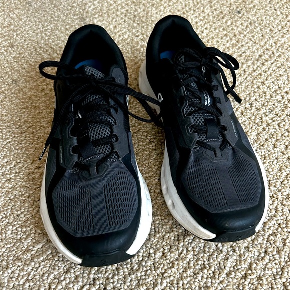OnCloud Women’s Cloudrunner 2- size 9 Wide.  Like new! - Picture 2 of 7